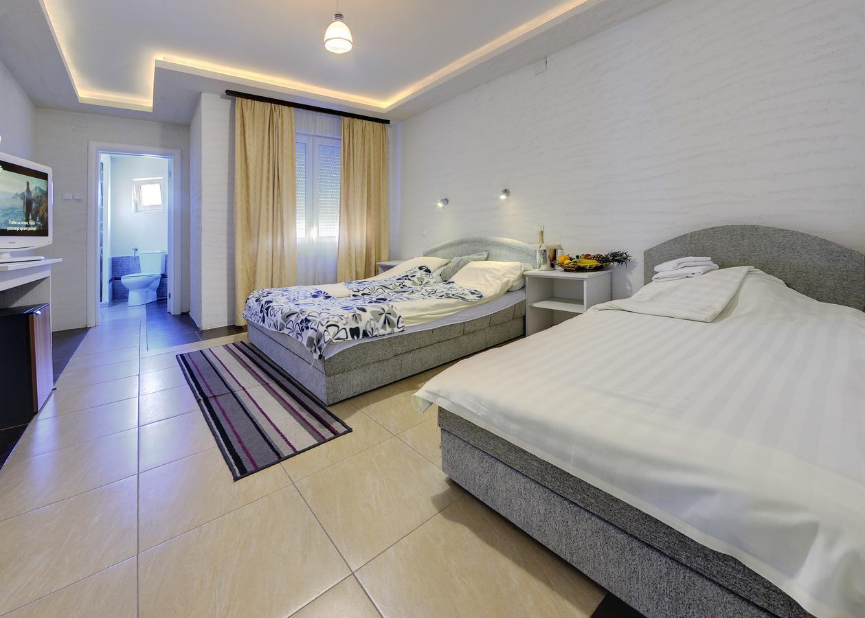 Hotel Vila Etna Ugrinovci  Pokój zdjęcie