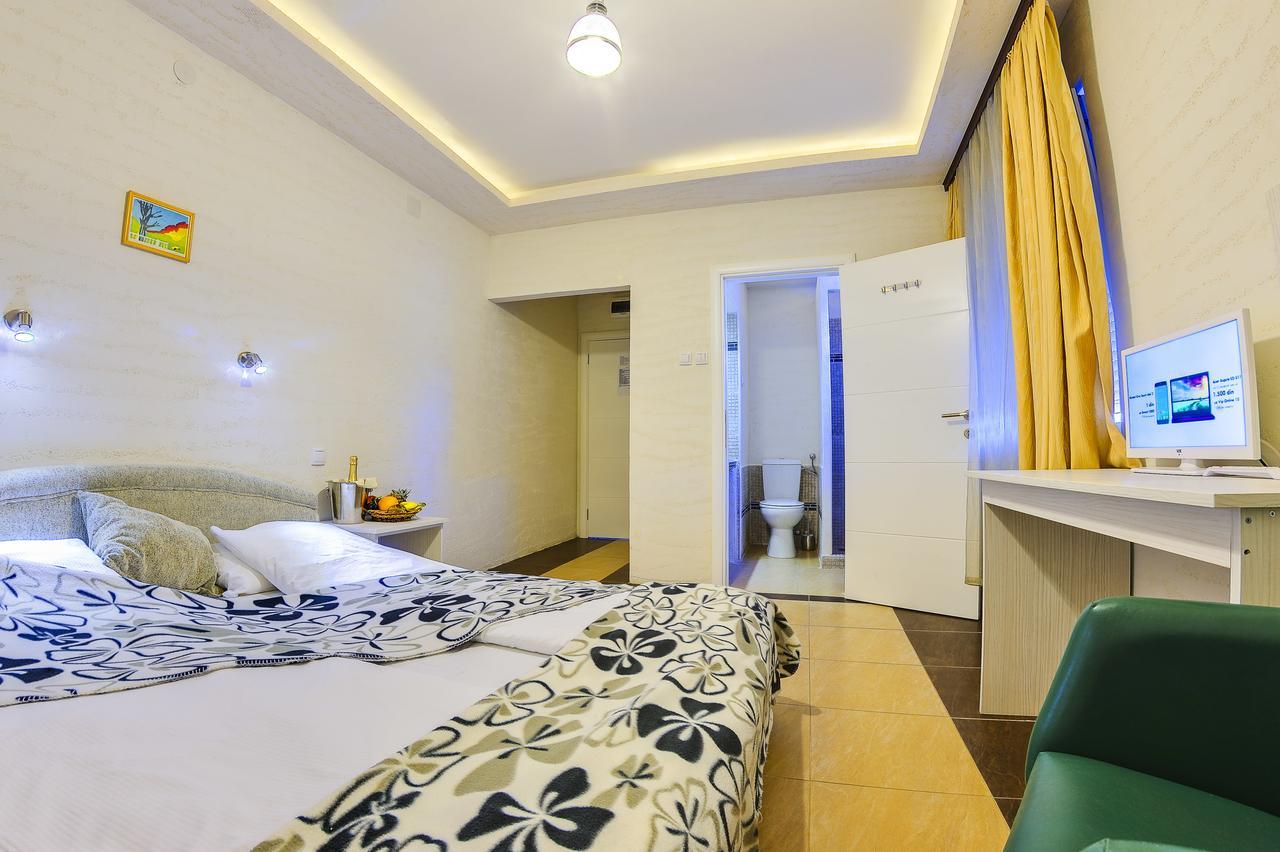 Hotel Vila Etna Ugrinovci  Pokój zdjęcie