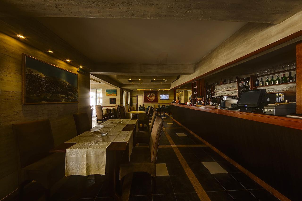 Hotel Vila Etna Ugrinovci  Zewnętrze zdjęcie