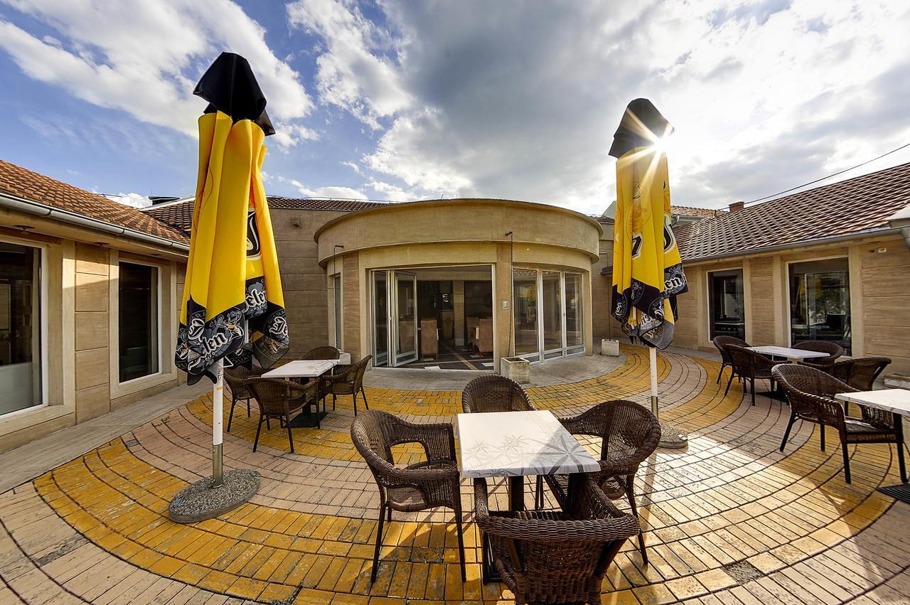 Hotel Vila Etna Ugrinovci  Pokój zdjęcie