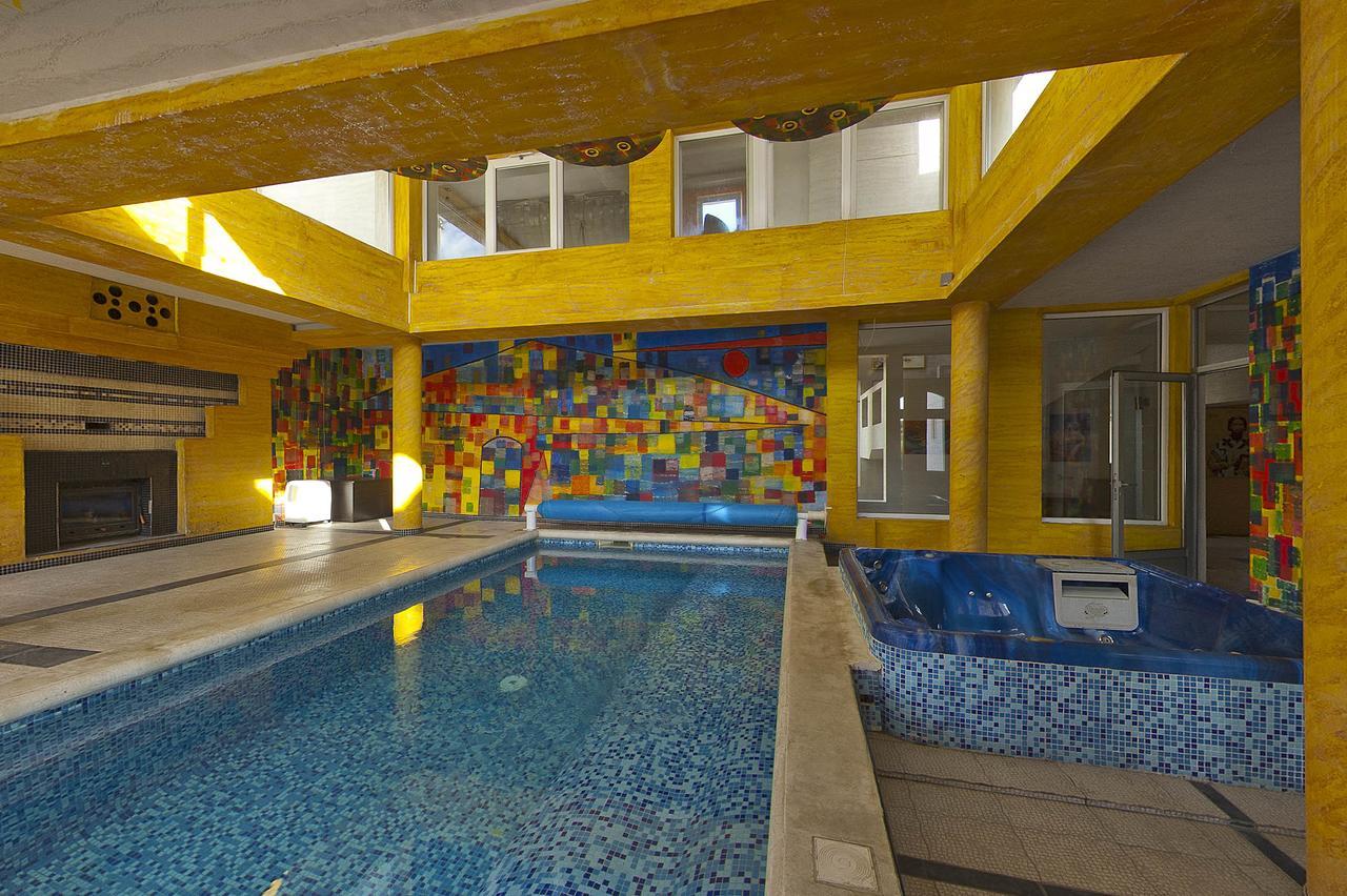 Hotel Vila Etna Ugrinovci  Zewnętrze zdjęcie